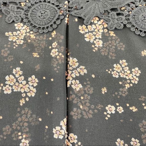 1.State Black Lace Inset Ditsy Floral Top NWT - M - Picture 10 of 16